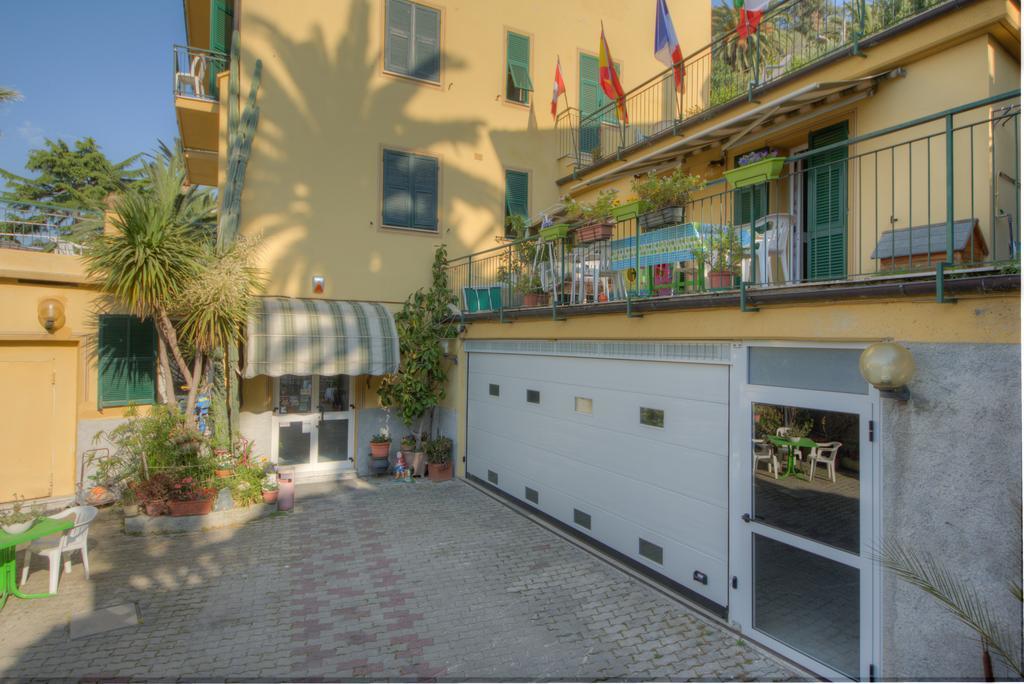 Hotel Deutsche Familien Finale Ligure Exterior foto