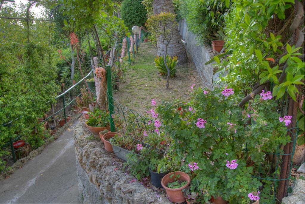Hotel Deutsche Familien Finale Ligure Exterior foto