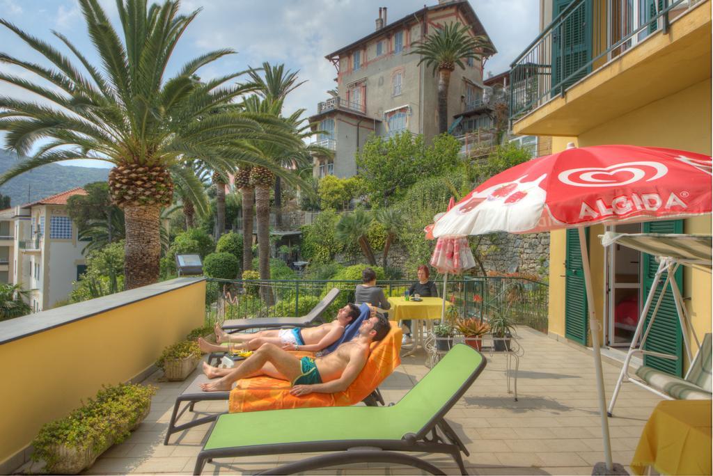Hotel Deutsche Familien Finale Ligure Exterior foto
