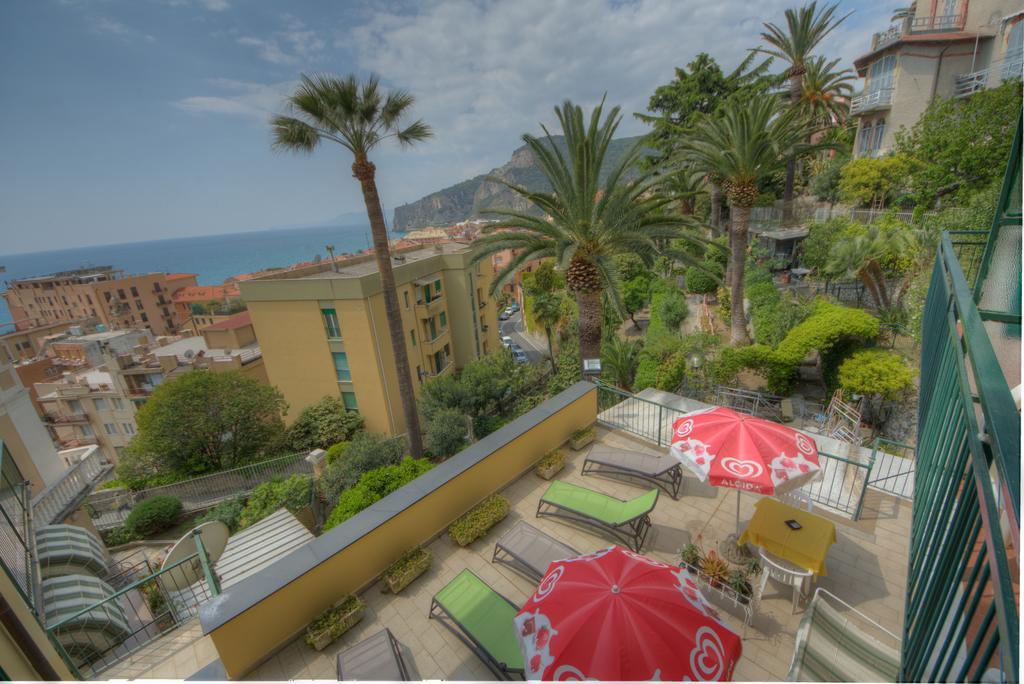 Hotel Deutsche Familien Finale Ligure Exterior foto
