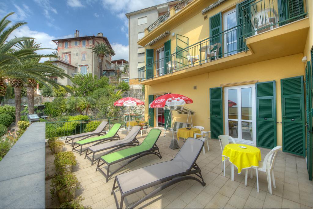 Hotel Deutsche Familien Finale Ligure Exterior foto