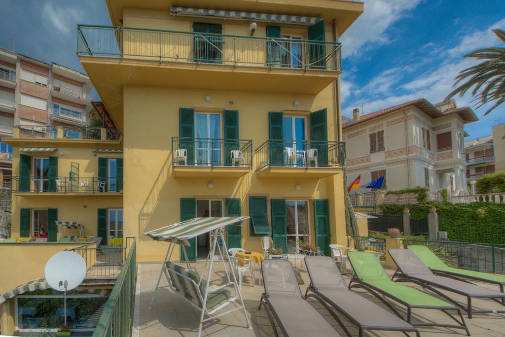 Hotel Deutsche Familien Finale Ligure Exterior foto