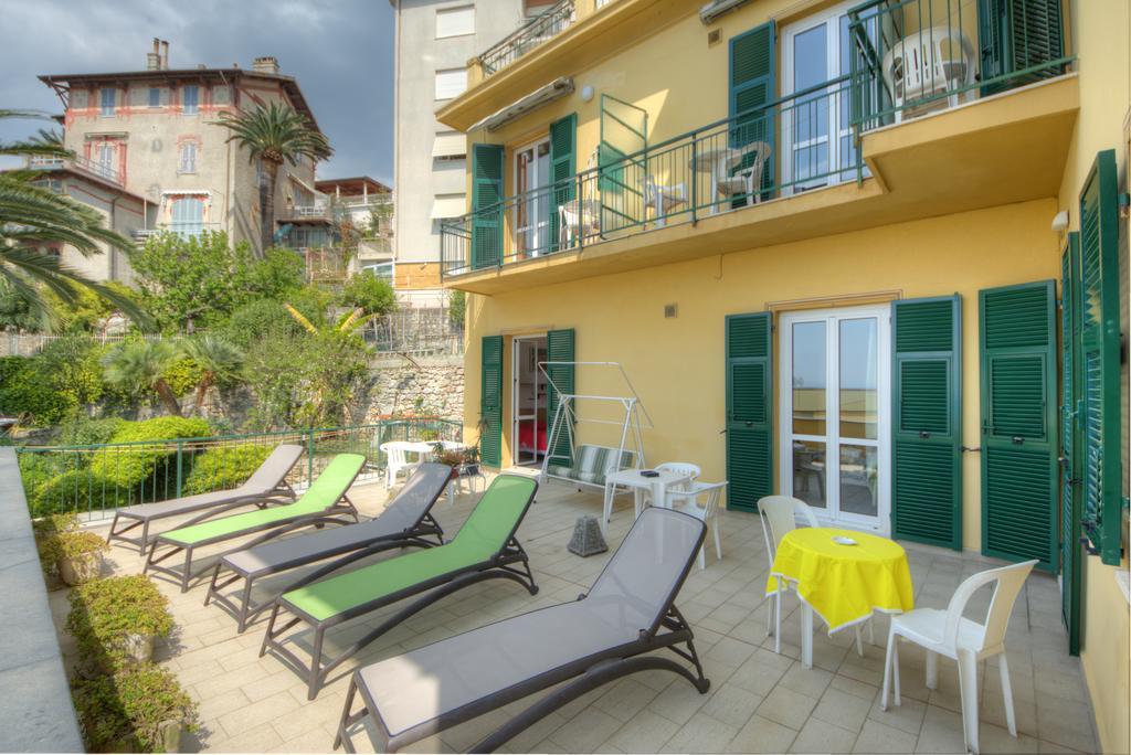 Hotel Deutsche Familien Finale Ligure Exterior foto