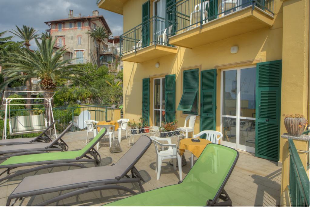 Hotel Deutsche Familien Finale Ligure Exterior foto
