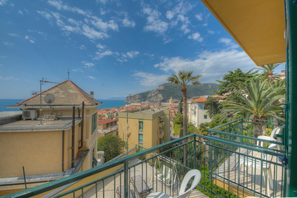 Hotel Deutsche Familien Finale Ligure Exterior foto