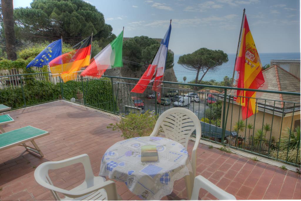 Hotel Deutsche Familien Finale Ligure Exterior foto
