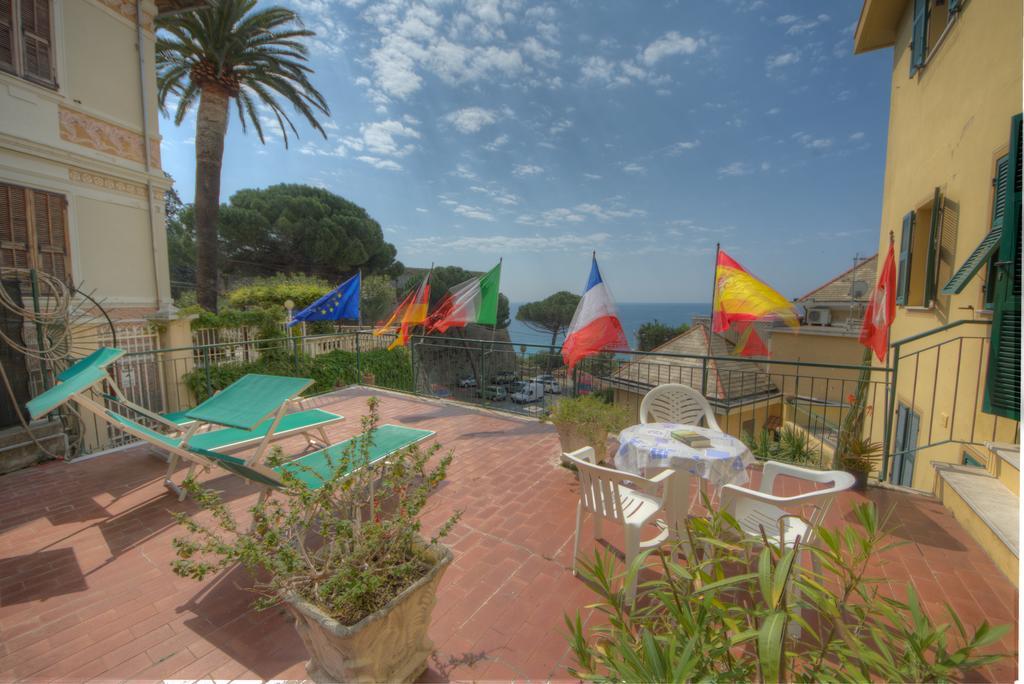Hotel Deutsche Familien Finale Ligure Exterior foto