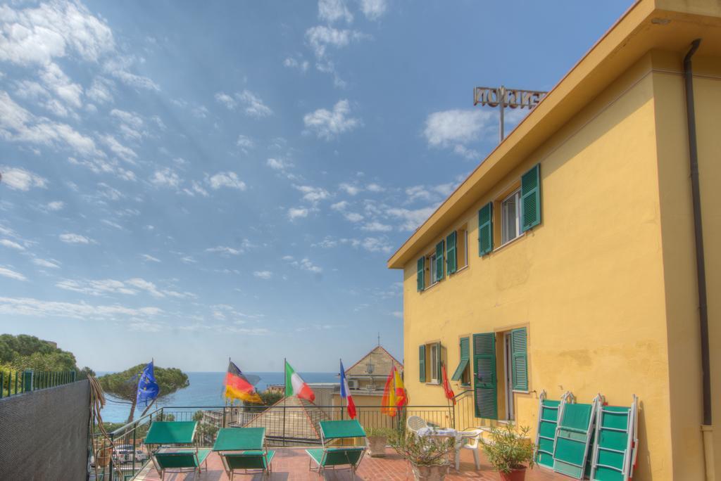 Hotel Deutsche Familien Finale Ligure Exterior foto