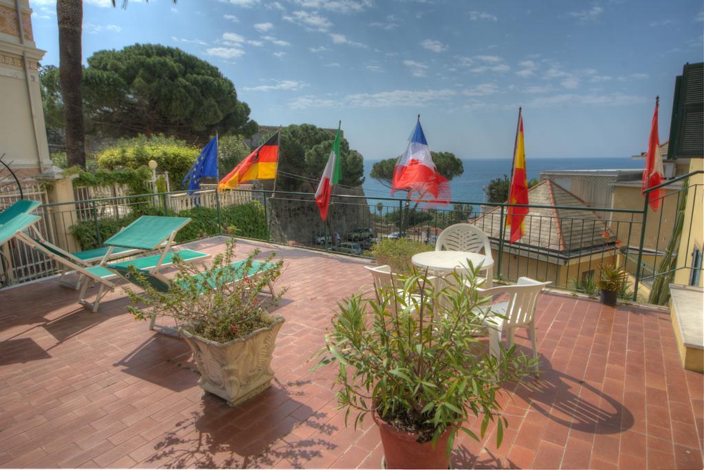 Hotel Deutsche Familien Finale Ligure Exterior foto