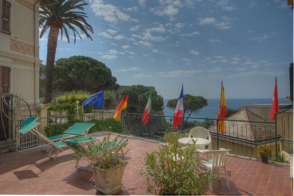 Hotel Deutsche Familien Finale Ligure Exterior foto