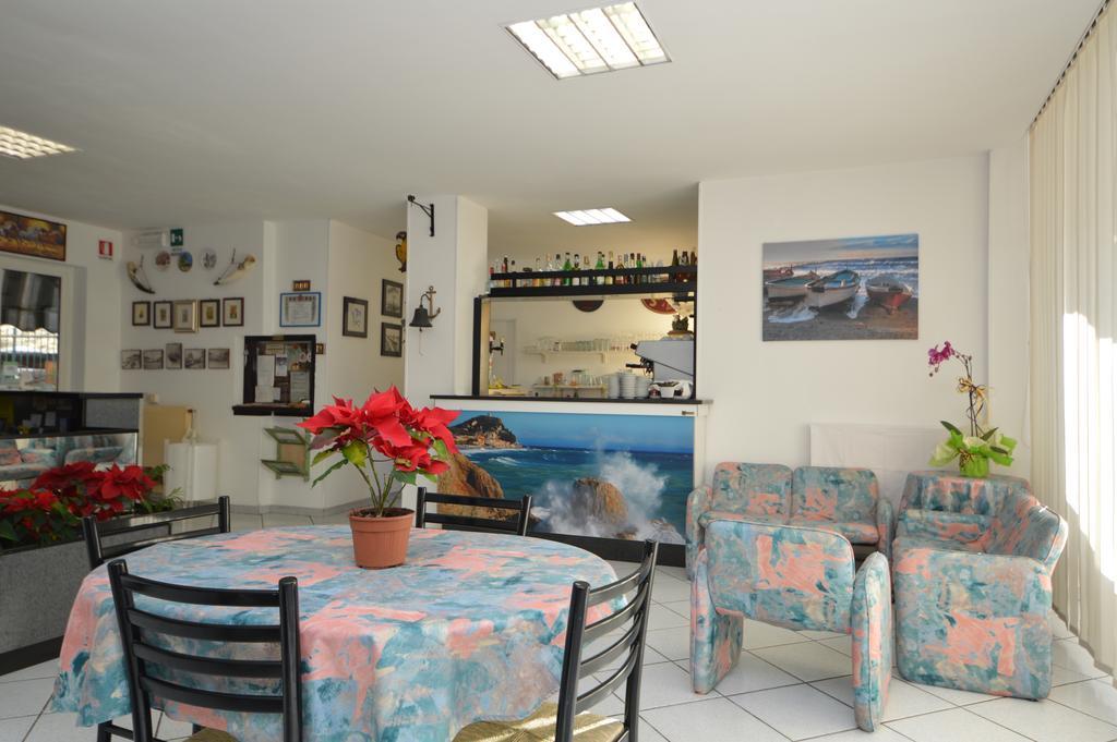 Hotel Deutsche Familien Finale Ligure Exterior foto